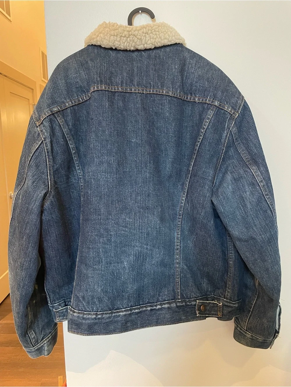 Vintage 80’s Levi's Dark Blue Denim Jacket with Cream Sherpa Collar - Picture 3 of 3